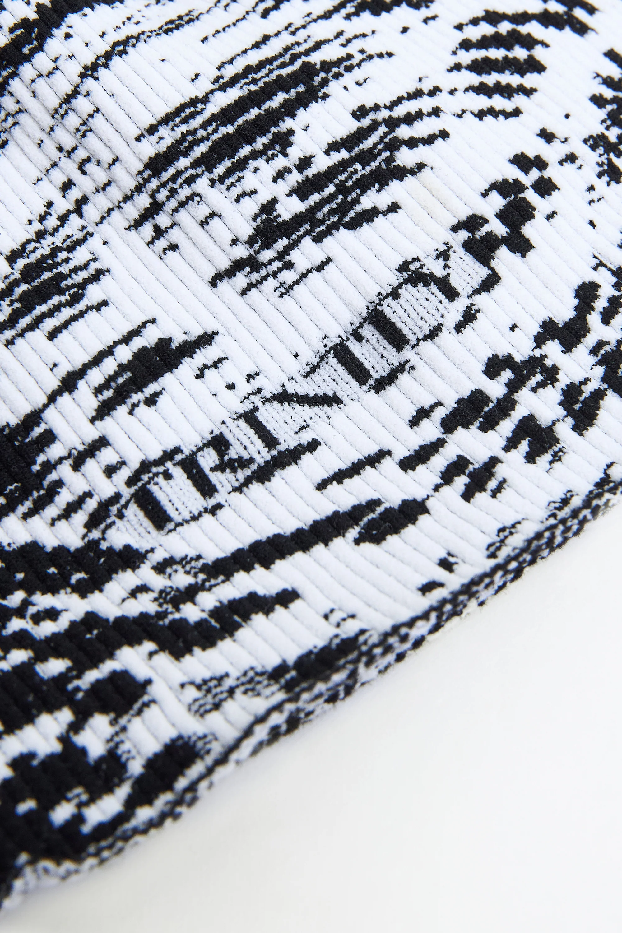 Jacquard Lightweight Cotton Beanie - Black & White - Image 3
